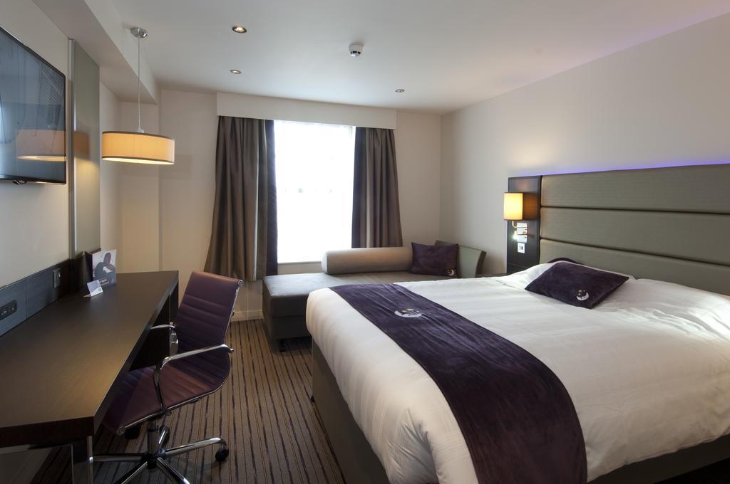 Premier Inn London Croydon West - Purley A23 الغرفة الصورة