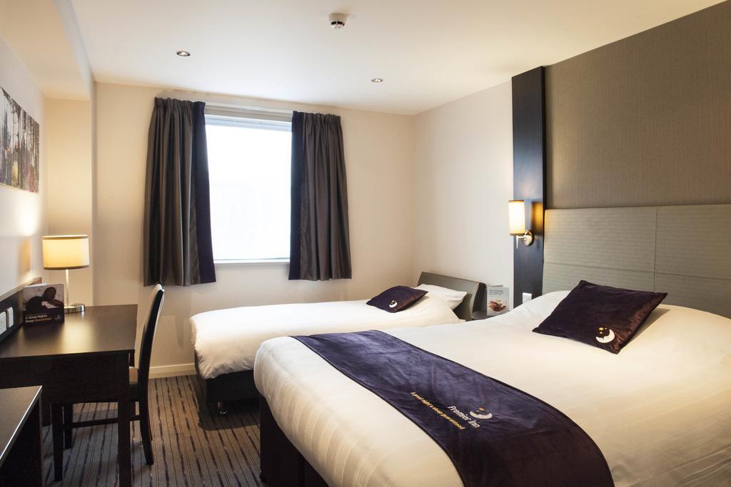 Premier Inn London Croydon West - Purley A23 الغرفة الصورة