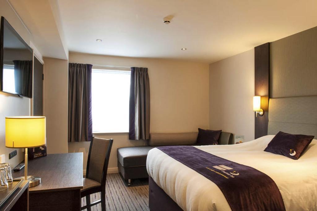 Premier Inn London Croydon West - Purley A23 الغرفة الصورة