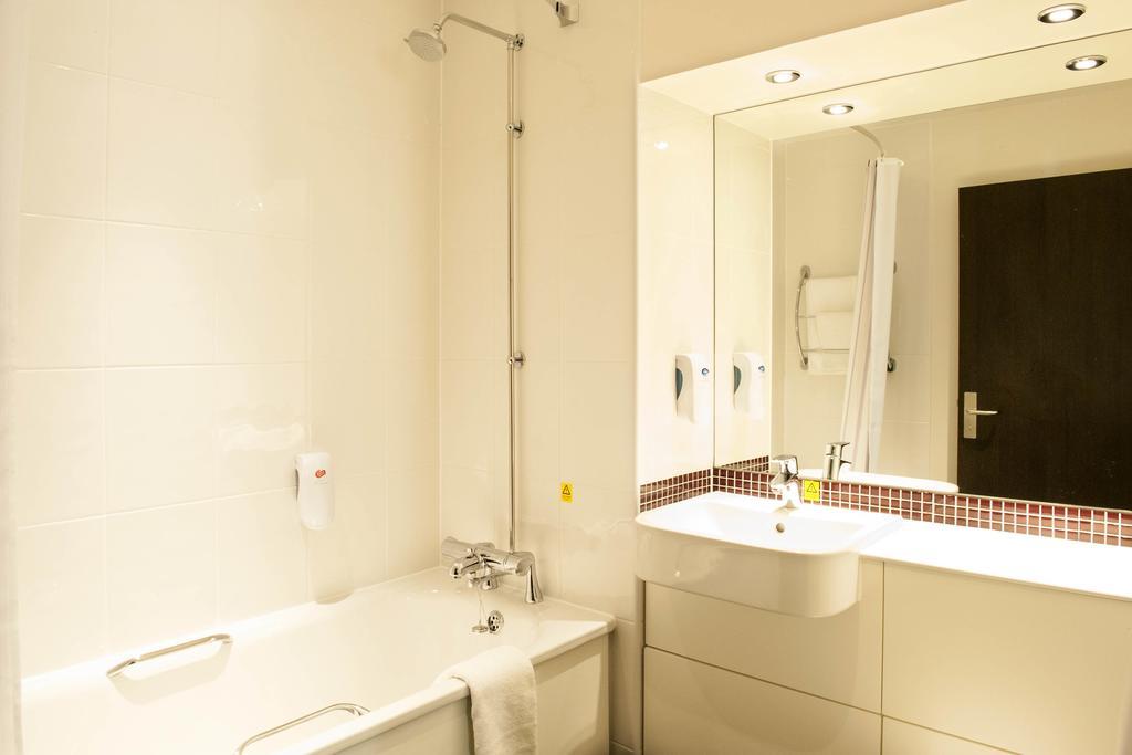 Premier Inn London Croydon West - Purley A23 الغرفة الصورة