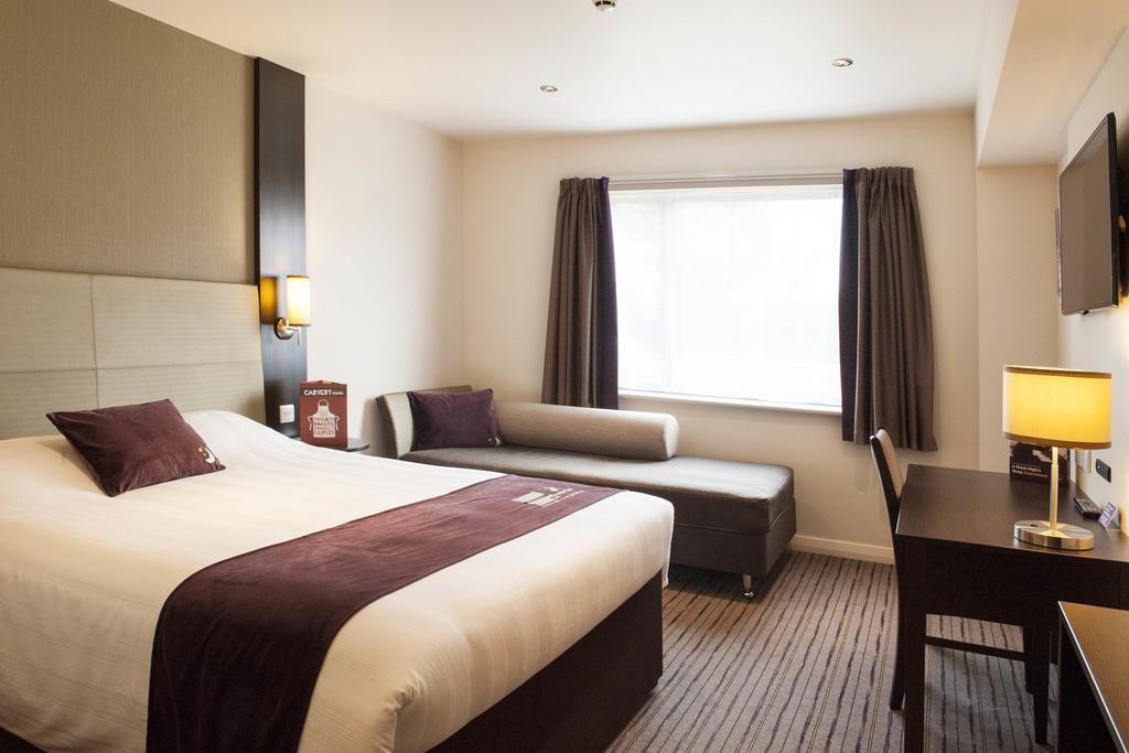 Premier Inn London Croydon West - Purley A23 الغرفة الصورة