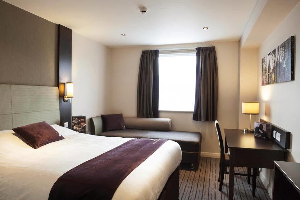 Premier Inn London Croydon West - Purley A23 المظهر الخارجي الصورة
