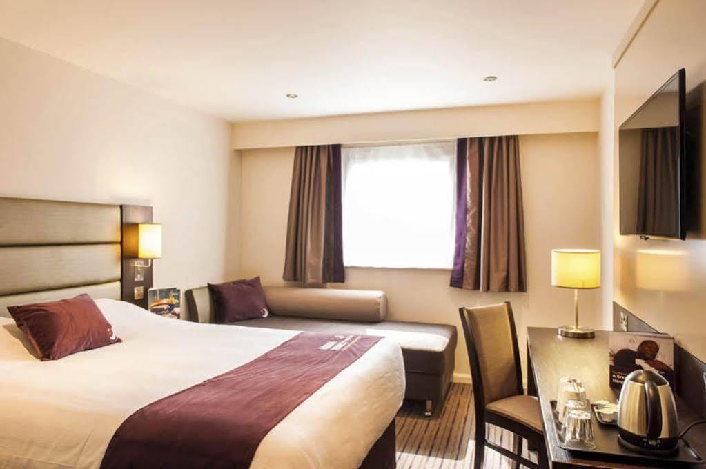 Premier Inn London Croydon West - Purley A23 المظهر الخارجي الصورة
